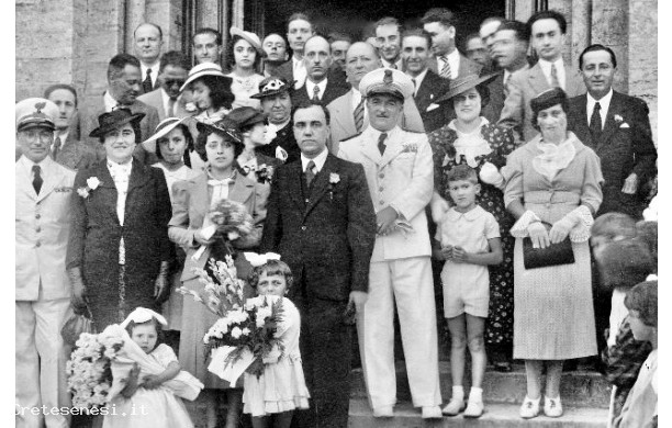 1937, 7 Settembre - Sulla soglia della Collegiata Arturo Landi e Giuseppa Baldacci