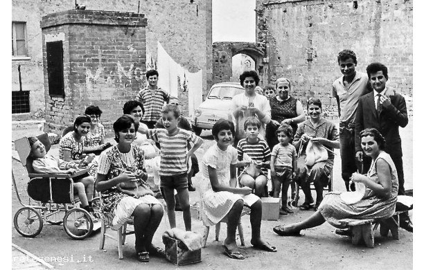 1963 - Tutti insieme nel piazzale di San Francesco