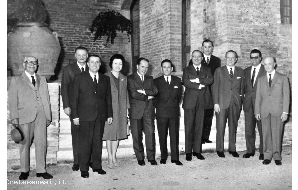 1969 - Montepaschini ascianesi a pranzo a Monte Oliveto Maggiore