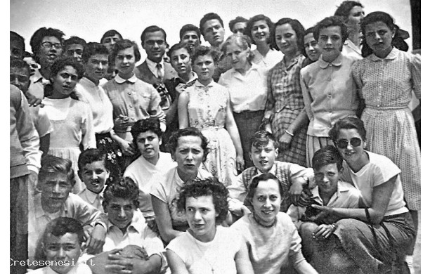 1952 - Gli alunni e i professori dell'Avviamento Professionale Agrario