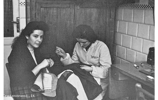 1949 - Apprendiste sarte al lavoro su un abito da uomo