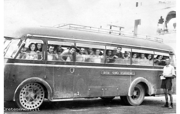 1947 - Giovani in gita con la Postale