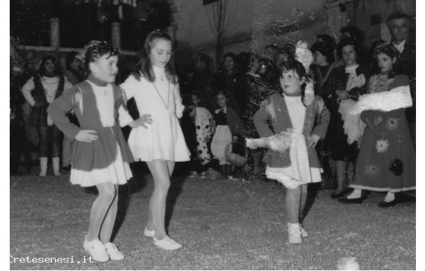 1992 - Carnevale Di Meio: Ballerine Rapolanesi in piazza