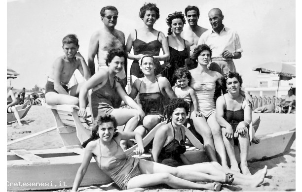 1955 - Tutti i Puglioli al mare con amici e parenti