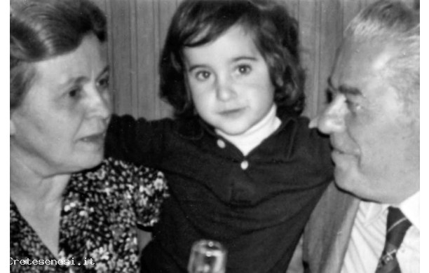 1975 - Nonni e nipote: tutti felici