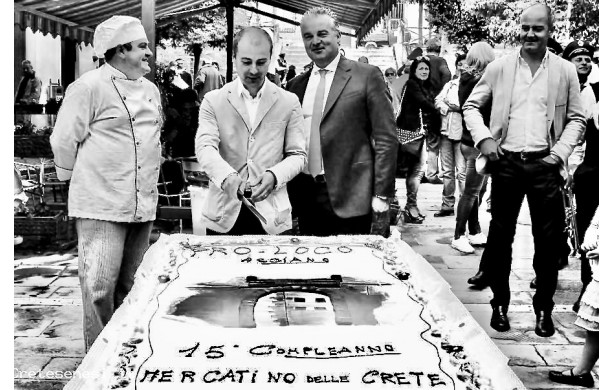 2013, Domenica 12 maggio - Si festeggia al Mercatino delle Crete