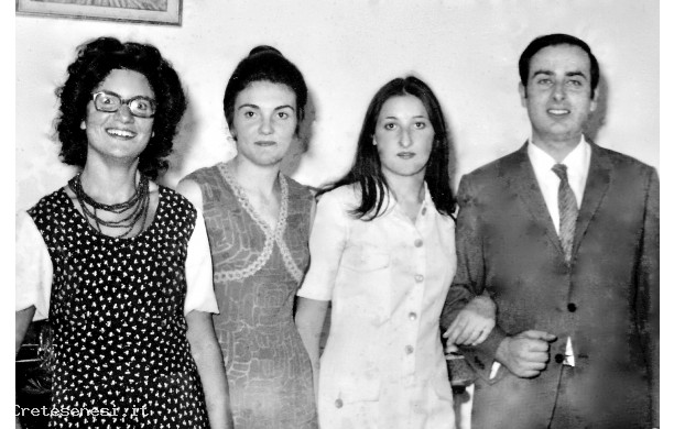 1971 - Le sorelle Sadotti con il futuro sposo di Ida