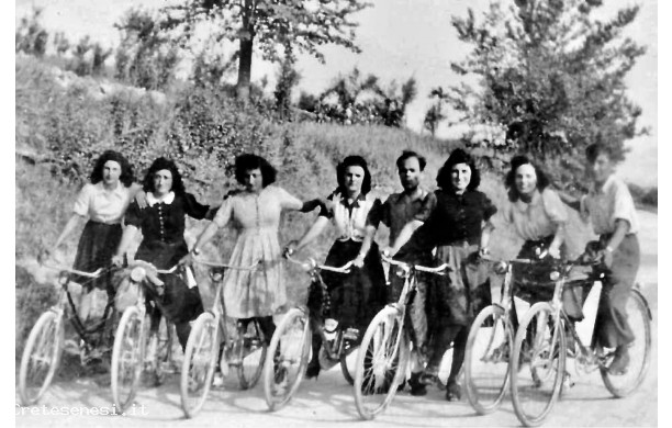 1948 - Ma dove vai bellezza in bicicletta .....................