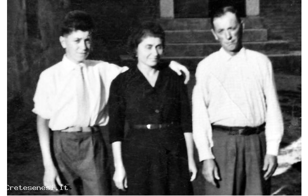 1960 - La Famiglia Butini davanti alla chiesetta