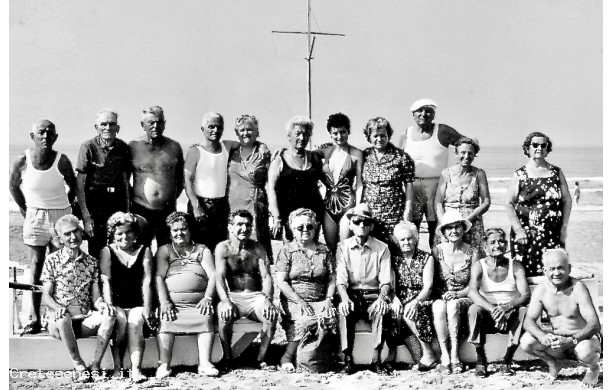 1982 - Anziani al mare a Pietrasanta