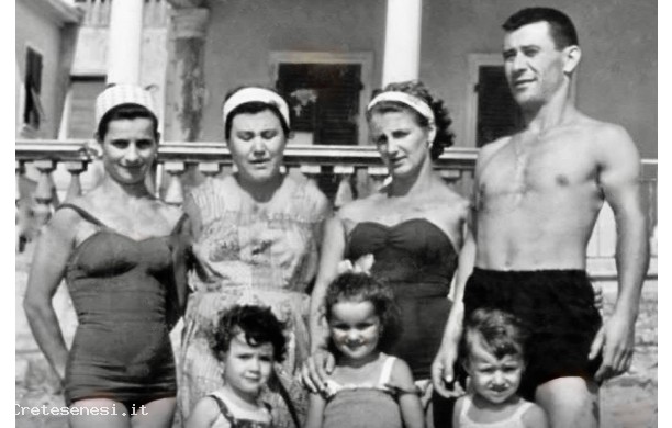 1962? - Il Pipari al mare a Follonica, con la famiglia allargata