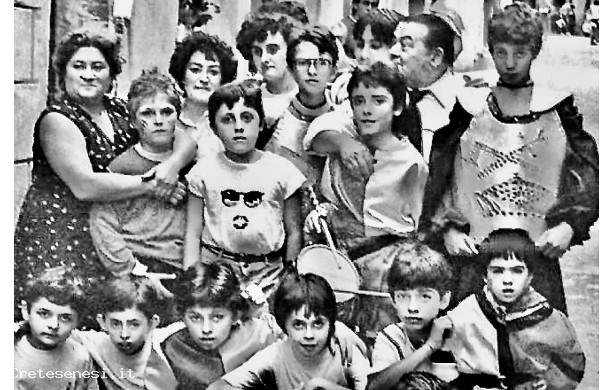 1984 - Franca e Sergio con tutti i citti del Cocciaio