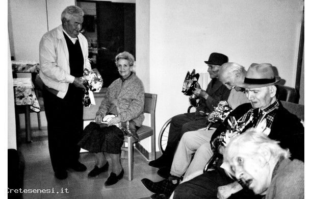 1992? - Uova di Pasqua agli anziani di San Francesco