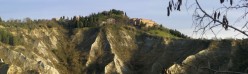Il borgo appollaiato sui calanchi