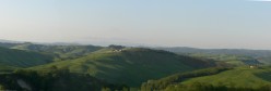 La fattoria al centro del panorama