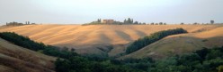 Casale con la luce del tramonto