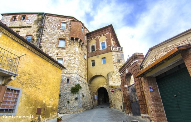 Porta di San Lorenzo a Serre di Rapolano